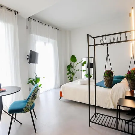 Floris: Modern In The Heart Of Center Daire