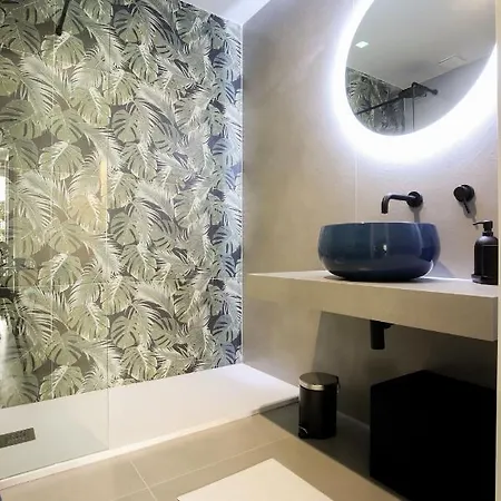 Floris: Modern In The Heart Of Center Apartamento *