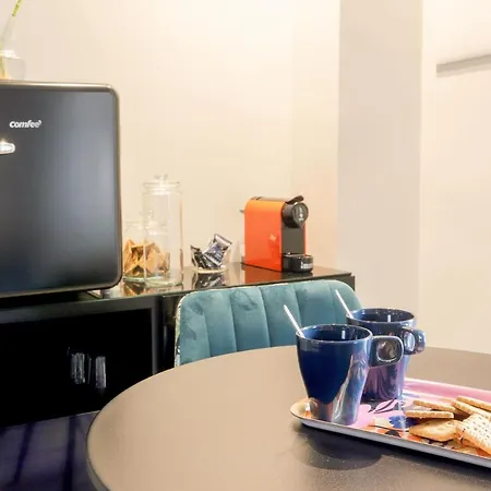 Floris: Modern In The Heart Of Center Daire *