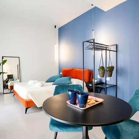 Floris: Modern In The Heart Of Center Apartamento