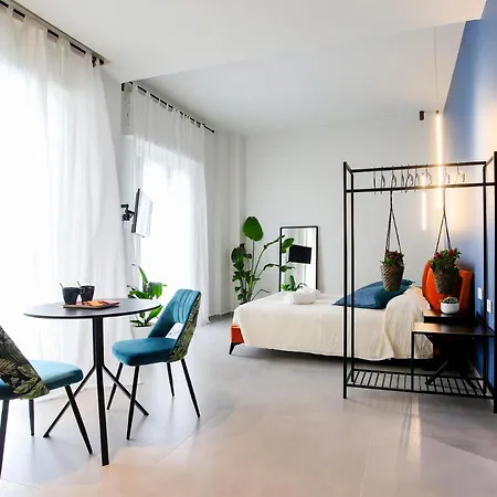 Floris: Modern In The Heart Of Center