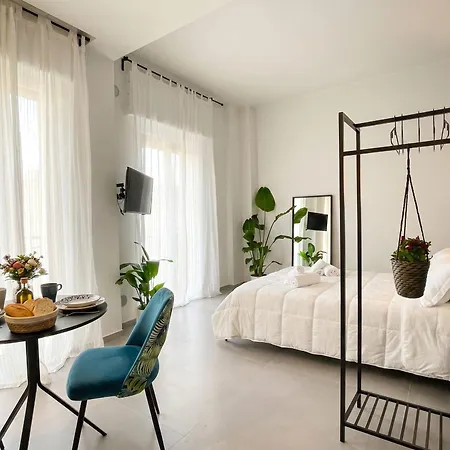 Floris: Modern In The Heart Of Center * Bari