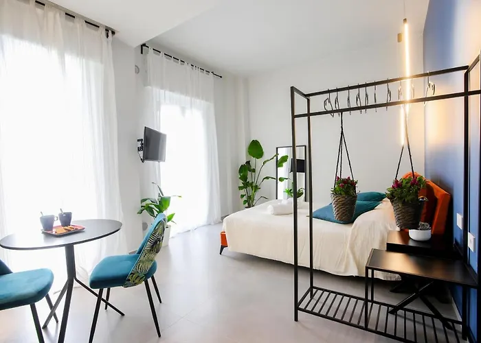 Floris: Modern In The Heart Of Center Apartment
