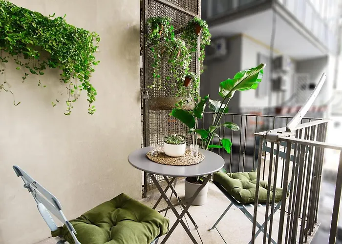 Floris: Modern In The Heart Of Center Apartment *