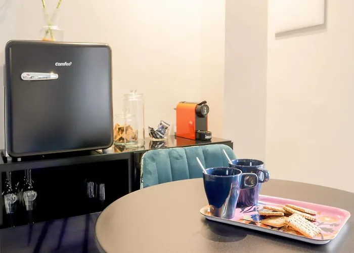 Floris: Modern In The Heart Of Center Apartment *