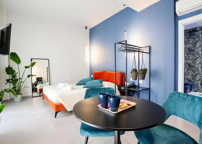 Floris: Modern In The Heart Of Center Apartment