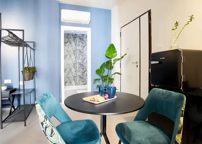 Floris: Modern In The Heart Of Center Apartment *